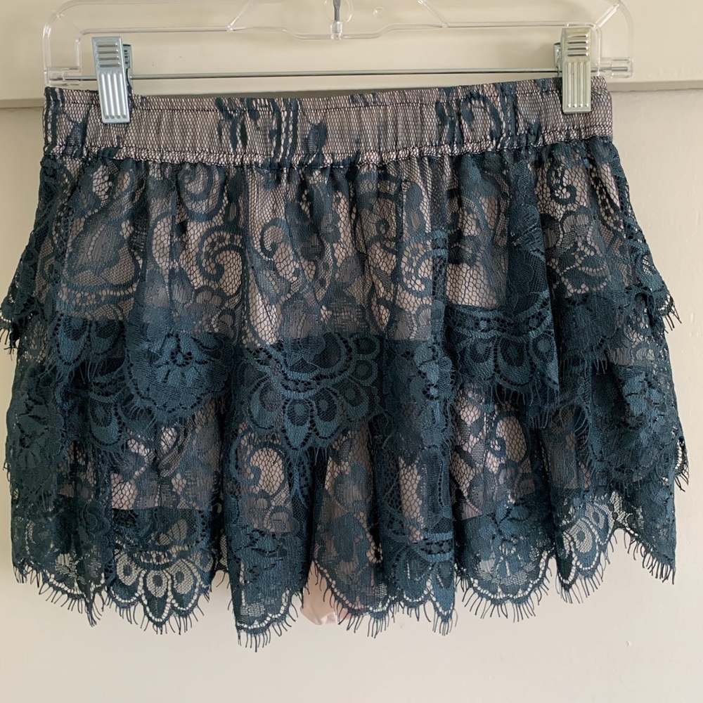Gorgeous lace skort 💕